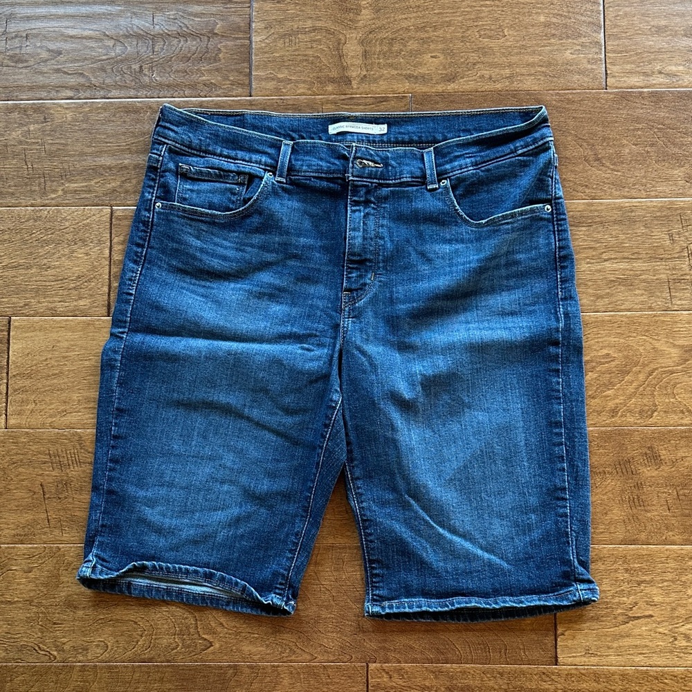 Levi's Strauss & Co. Women's Blue Denim Bermudas
